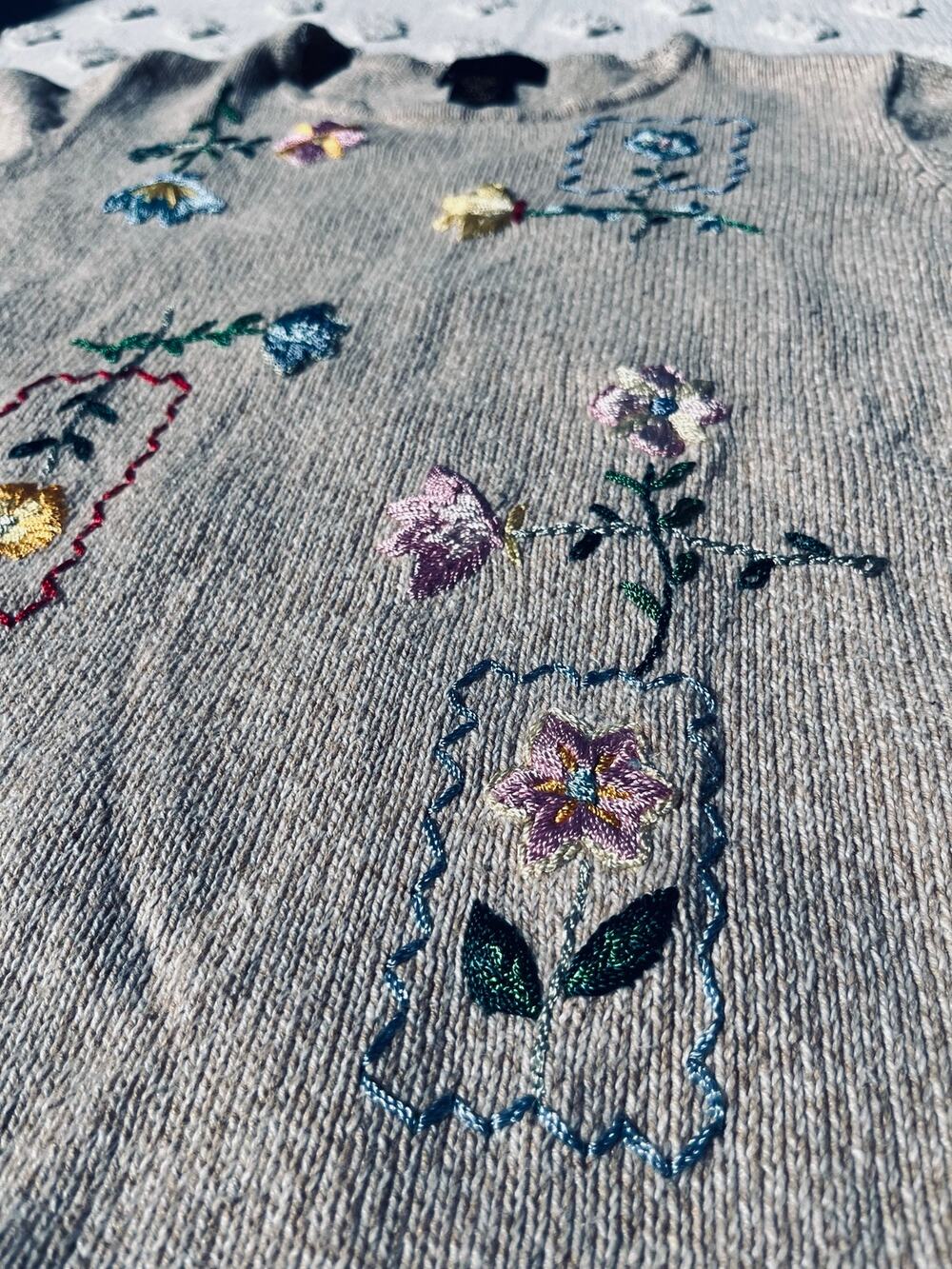 Vintage 90s Floral Embroidered Sweater Grandma Cottage Fairy Fall Autumn Size M